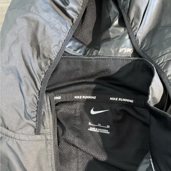Nike Women’s Essential Packable Hooded Running Black 933466-010 Size XL Jacket - Picture 3 of 6